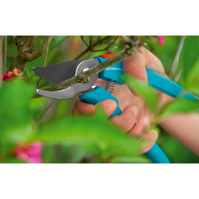Сучкоріз для зелених гілок до 42 мм Gardena EasyCut 680 B і секатор до 18 мм Classic (12003-30)