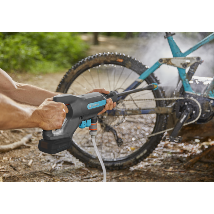 Акумуляторна мінімийка Gardena AquaClean 24/18V P4A Premium Set (14800-31)